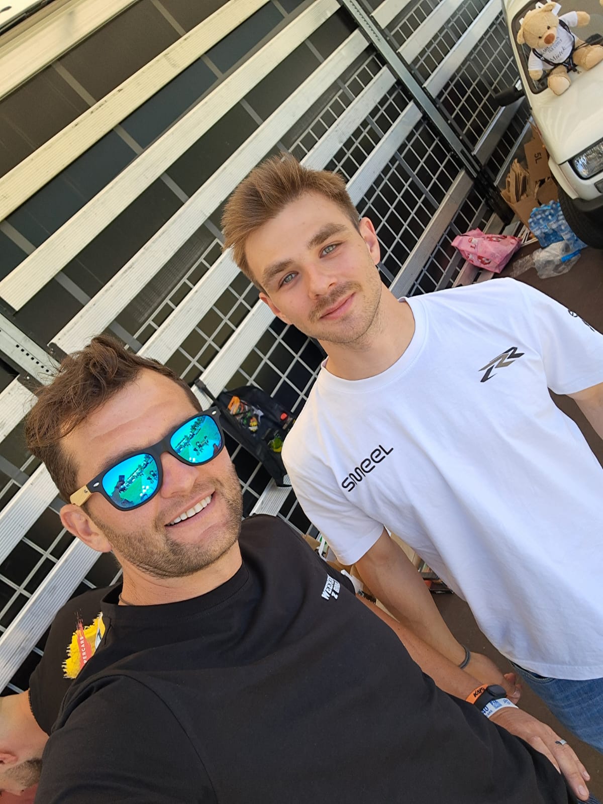 Z kierowcą wyścigowym Robinem Rogalskim.