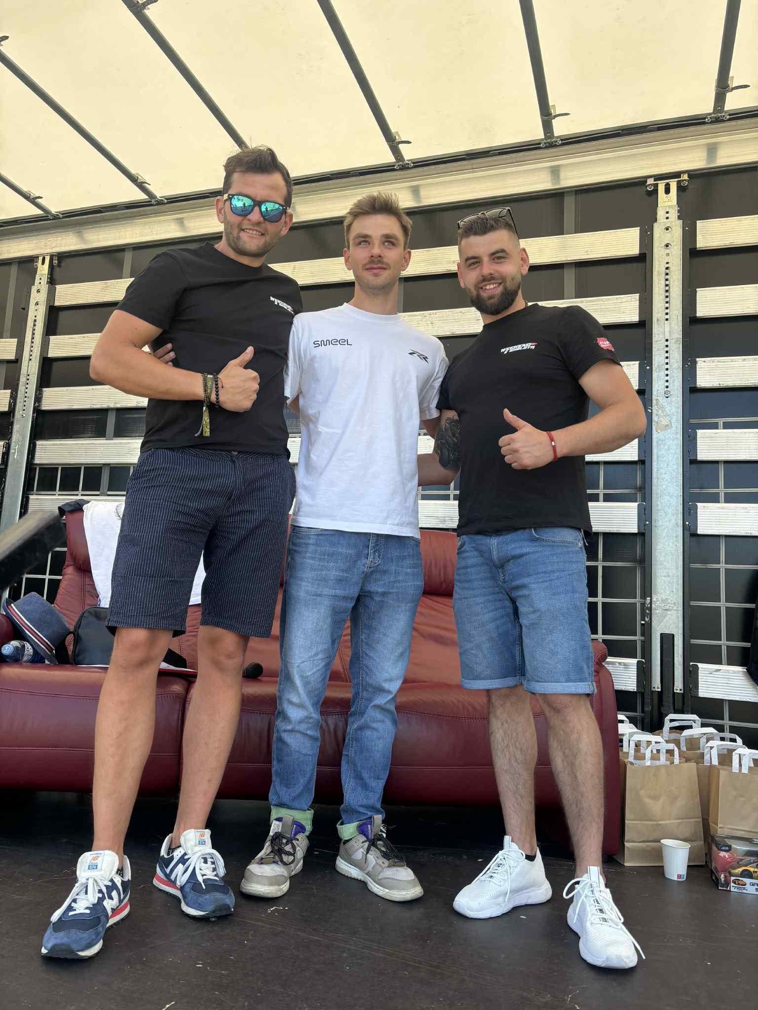 Impreza plenerowa, wywiad z kierowcą wyścigowym Robin Rogalskim